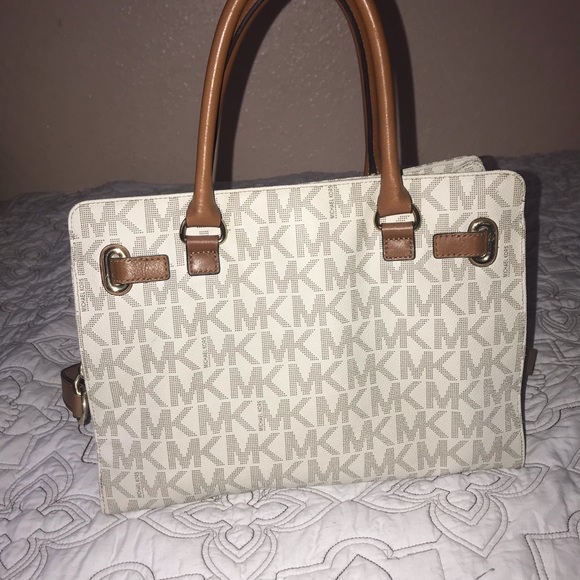 Michael Kors Hamilton Large Signature Bag - Picture 2 of 4
